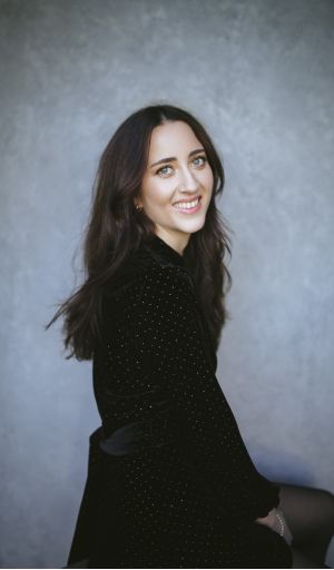 Alice Loxton portrait