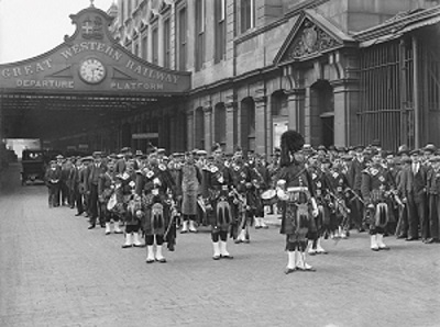 Great Western Railway war recruits, Paddington station, 1916